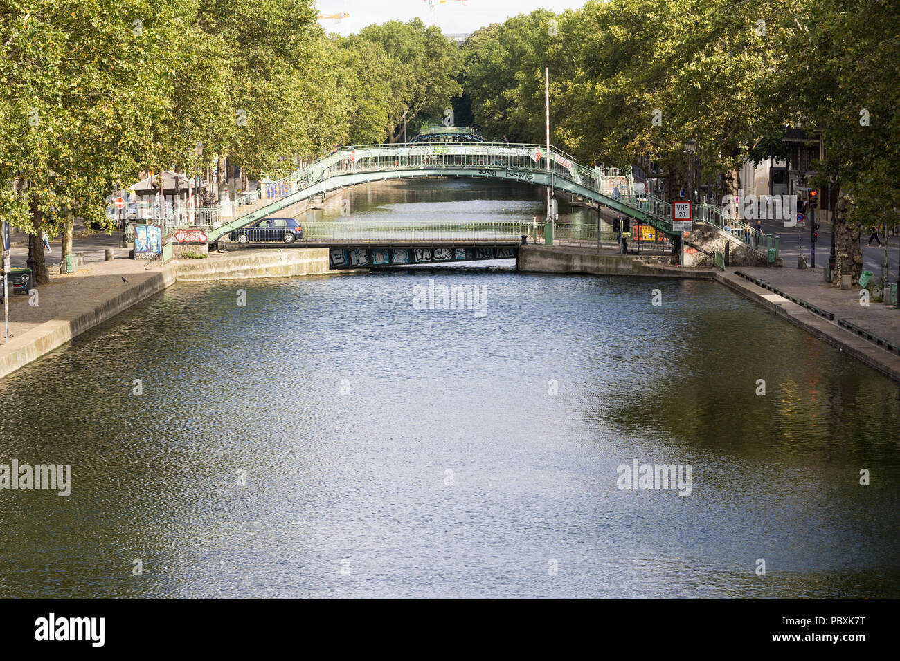 Canal Saint-Martin dans le 10e arrondissement de Paris, France. Banque D'Images