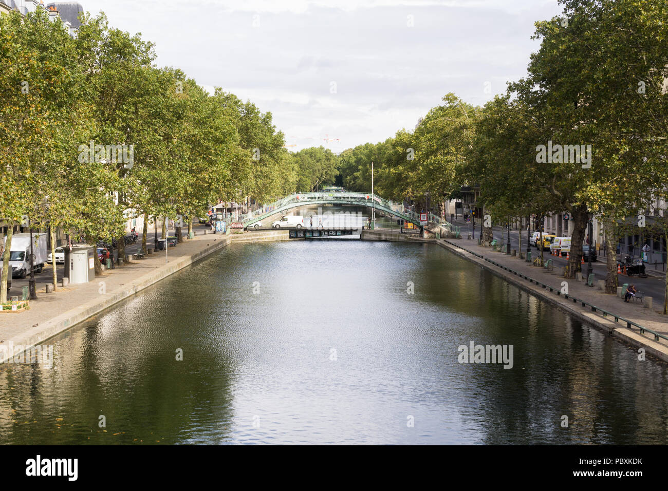 Canal Saint-Martin dans le 10e arrondissement de Paris, France. Banque D'Images