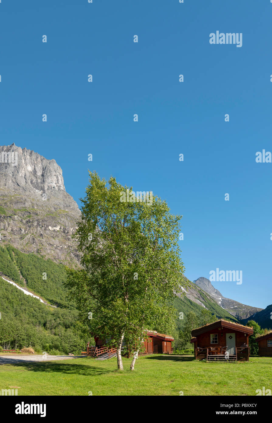 Hébergement chalets à louer à Isterdalen Valley, près de Andalsnes, Norvège Banque D'Images