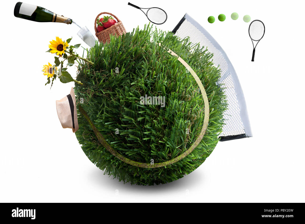 Balle de tennis fait à partir de l'herbe avec net et jeu, champagne et fraises Banque D'Images