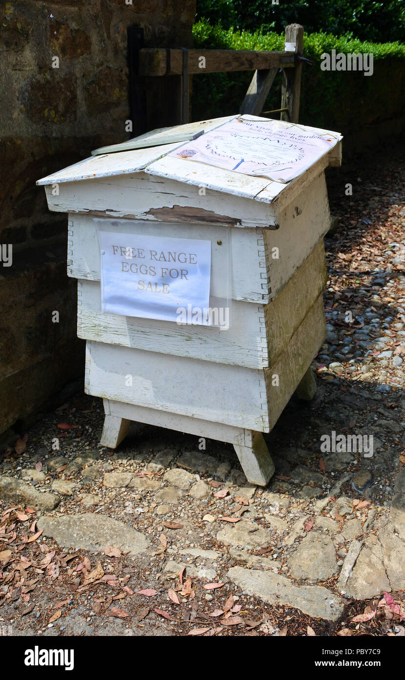 Ruche routière désormais utilisés pour vendre des oeufs, Netherbury, Dorset, UK - John Gollop Banque D'Images
