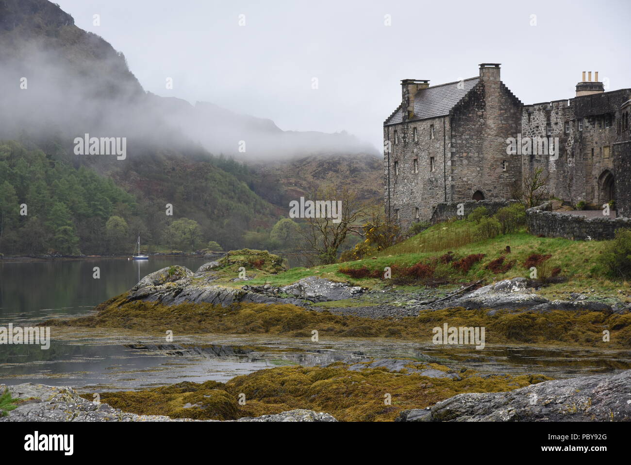 Le château d'Eilean Donan à l'aube, Loch Duich Scotland UK Banque D'Images