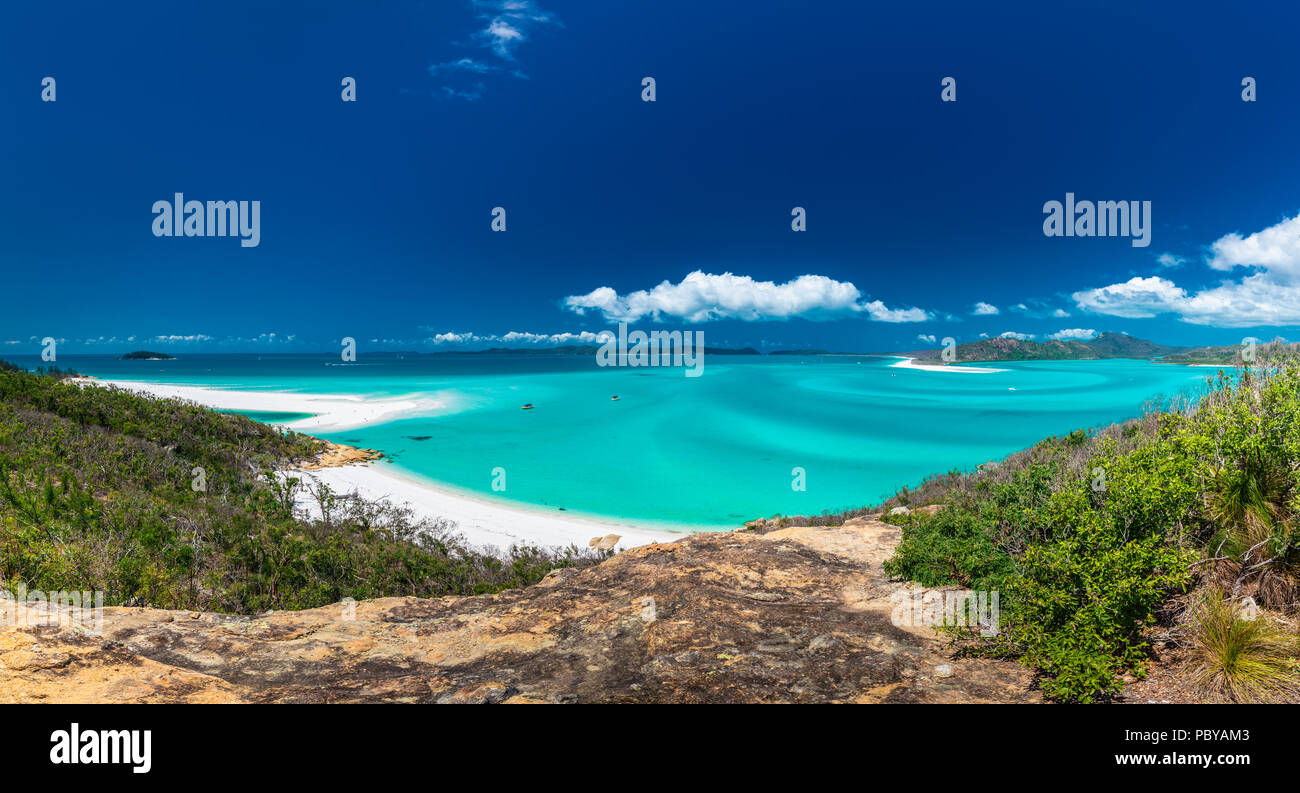 Vue panoramique de l'étonnant Whitehaven Beach dans les Whitsunday Islands, Australie Banque D'Images