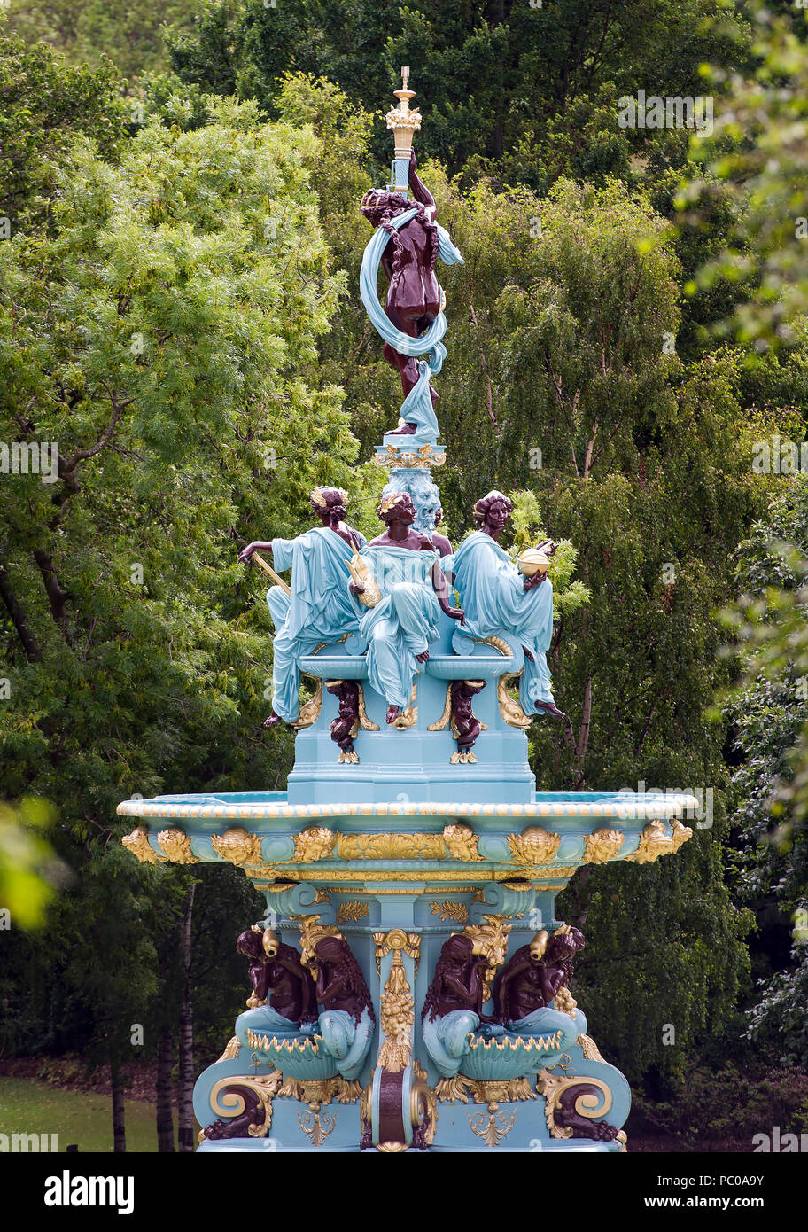 Récemment rénové, l'Ross Fontaine dans West Princes Street Gardens, Édimbourg, Écosse, Royaume-Uni Banque D'Images Récemment rénové, l'Ross Fontaine dans West Princes Street Gardens, Édimbourg, Écosse, Royaume-Uni Banque D'Images