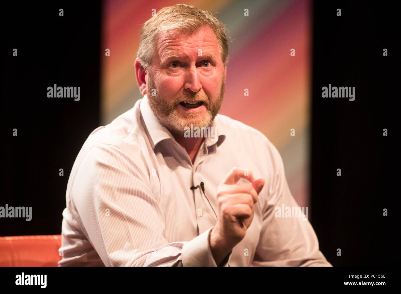 Axe d'UUP Doug Beatie durant la fierté de Belfast débat politique au Théâtre Mac à Belfast pour traiter un large éventail de questions liées à l'égalité en Irlande du Nord dans le cadre du Pride Festival Belfast 2018. Banque D'Images