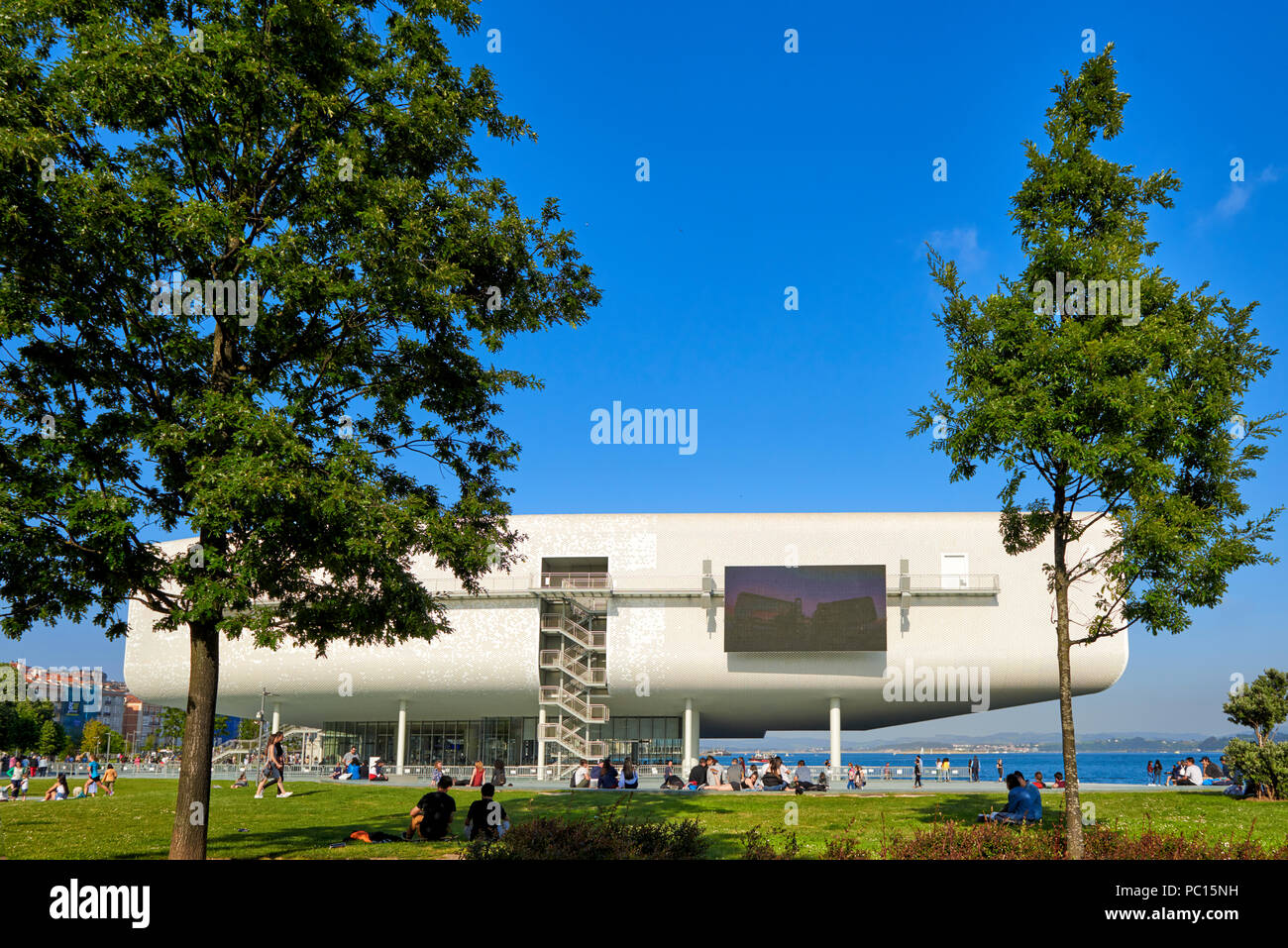Botin Centre Musée d'art et de culture. Fondation Botin, l'architecte Renzo Piano. La Mer Cantabrique, Santander, Cantabria, Spain, Europe Banque D'Images