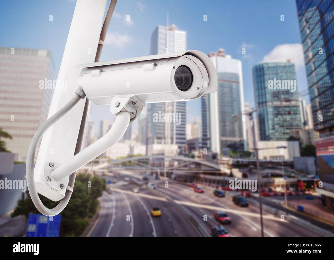 La sécurité du trafic de caméra de surveillance (CCTV) sur route dans la  ville Photo Stock - Alamy