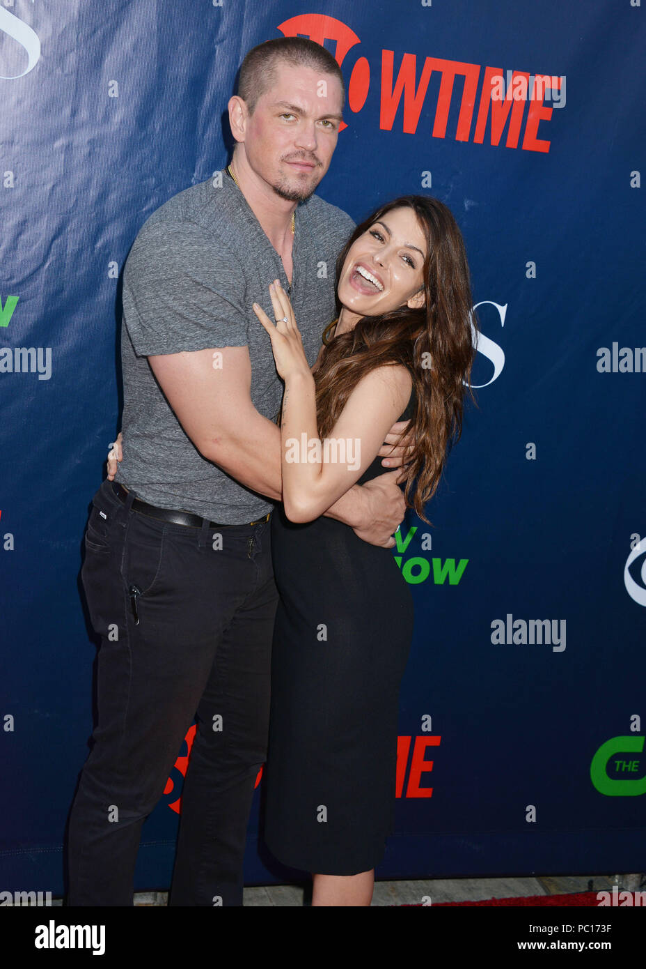 Sarah Shahi, mari Steve Howey au tca 2015 CBS au Pacific Design Center de Los Angeles. 10 août, 2015.Sarah Shahi, mari Steve Howey ------------- Red Carpet Event, Vertical, USA, Cinéma, Célébrités, photographie, Bestof, Arts, Culture et divertissement, Célébrités Topix fashion / Vertical, Best of, événement dans la vie d'Hollywood, Californie - Tapis rouge et en backstage, USA, Cinéma, Célébrités, cinéma, télévision, Célébrités célébrités musique, photographie, Arts et culture, Bestof, divertissement, Topix trois quarts, vertical, une personne, à partir de l'an , 2015, Banque D'Images