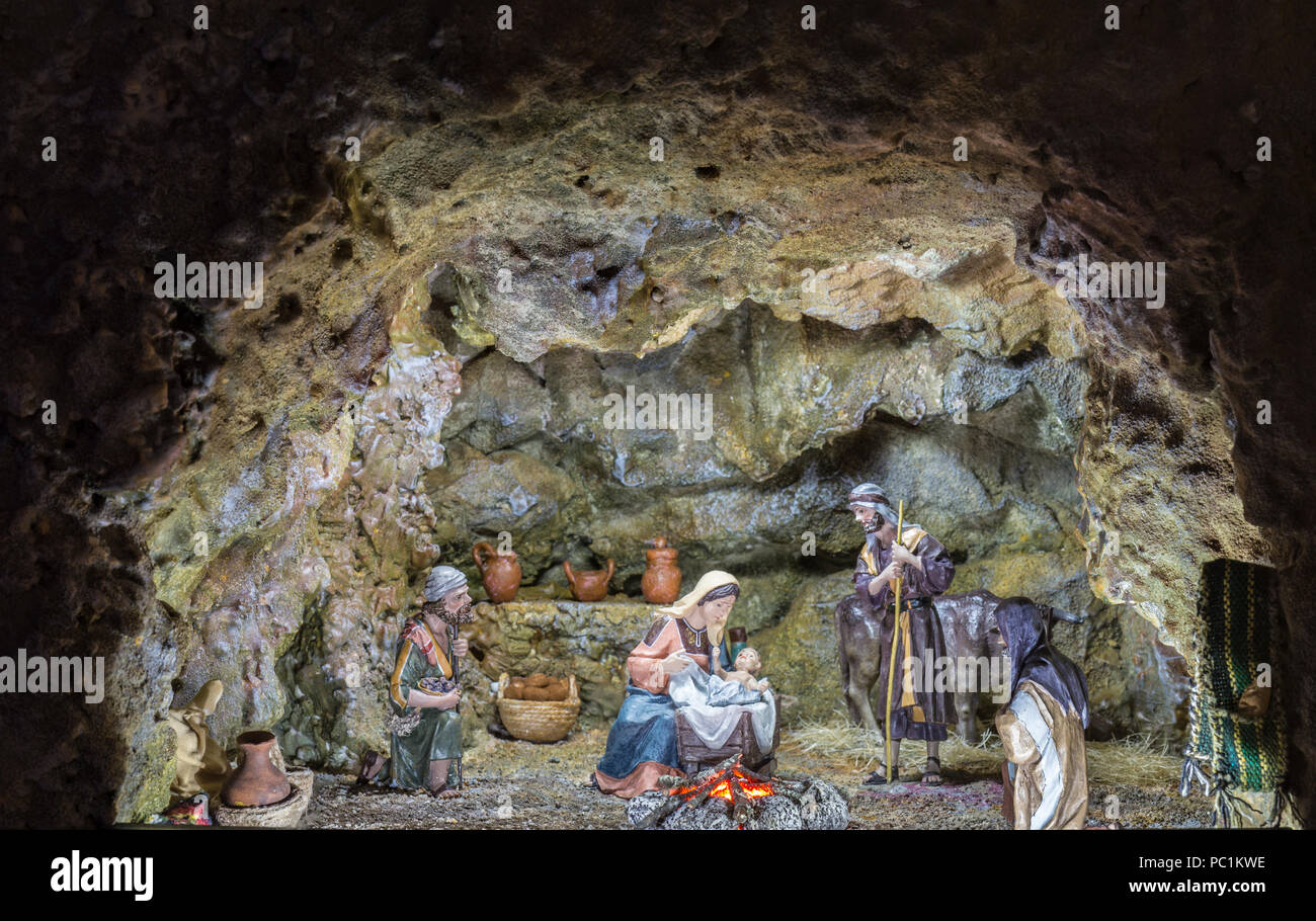 Badajoz, Espagne - Décembre 2017 : Crèche de Noël dans une grotte. Construit par l'Association 