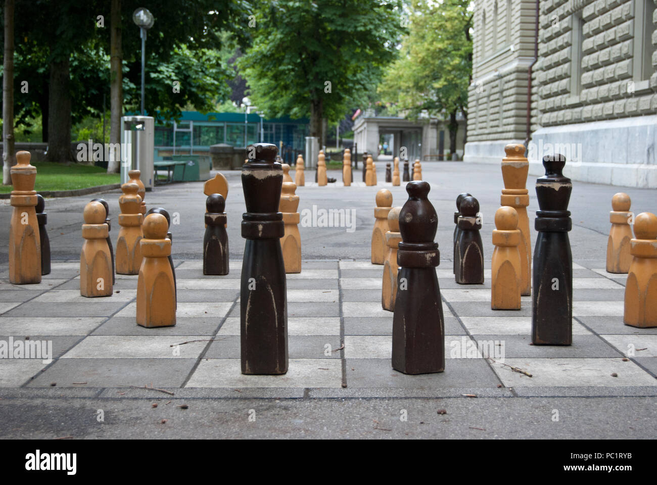 Pièces des échecs grandeur nature dans le cadre d'un jeu d'échecs à Berne Suisse, Europe Banque D'Images