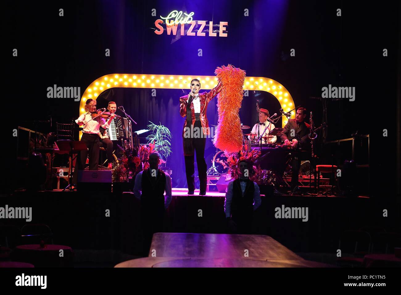 SWIZZLE CLUB , ROUNDHOUSE Chalk Farm Road, Camden Town, LONDON, NW1 8EH LUNDI 30 JUILLET 2018 Banque D'Images