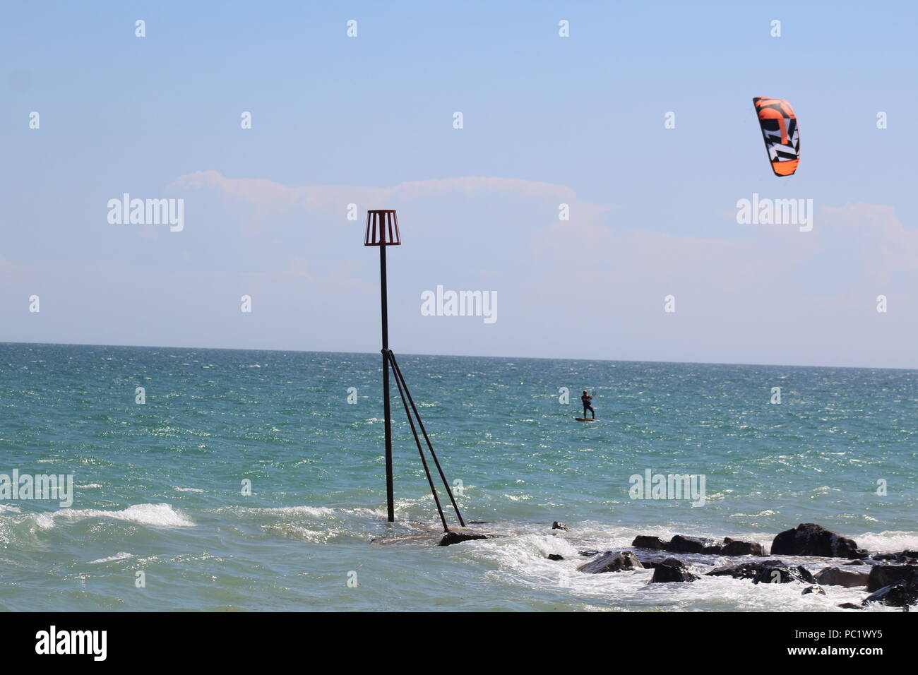 Kite surfer sur la mer Banque D'Images