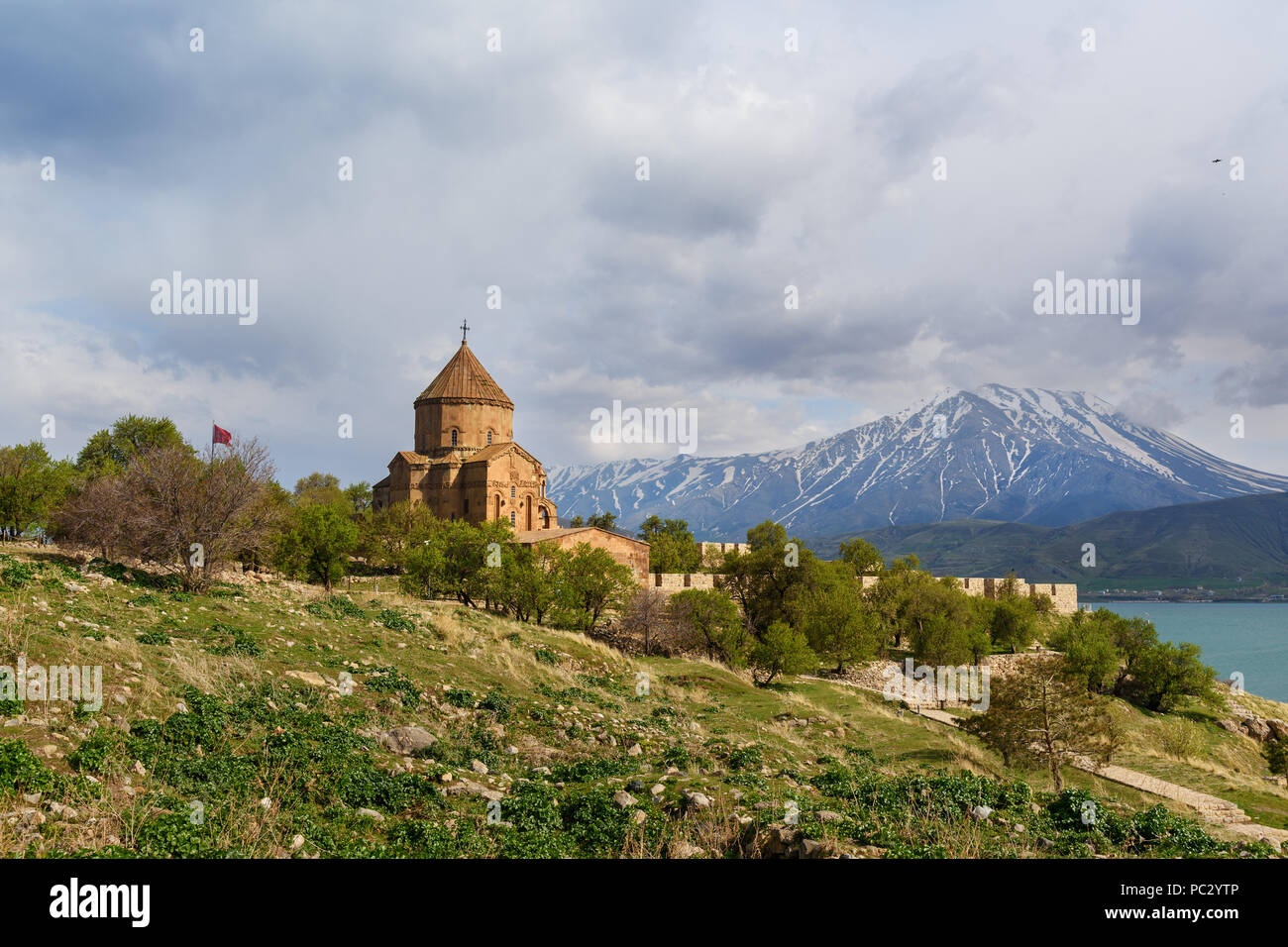 Cathédrale Arménienne de l'église Sainte Croix en île Akdamar. Le lac de Van. La Turquie Banque D'Images