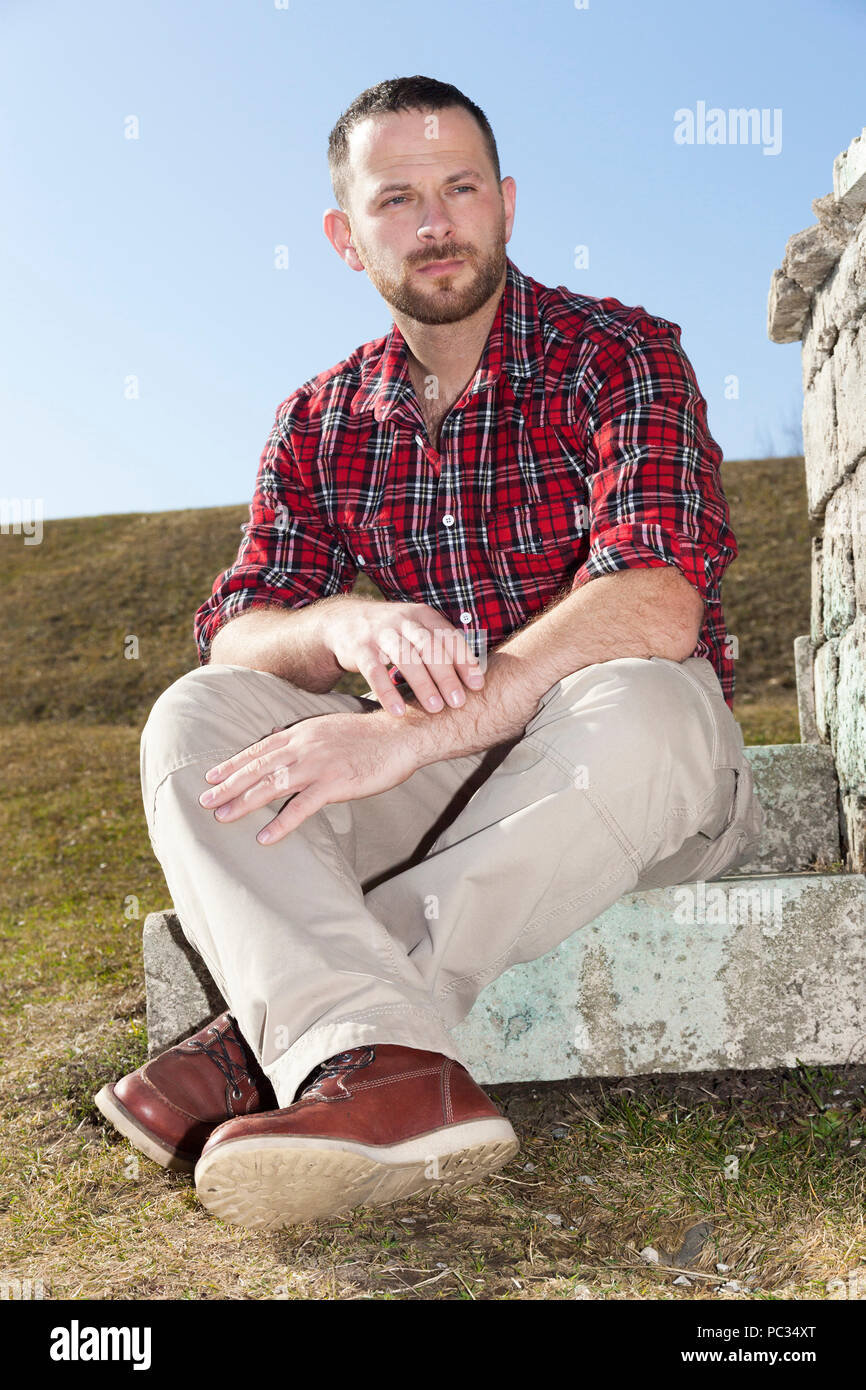 Une image d'un homme barbu vue basse Banque D'Images
