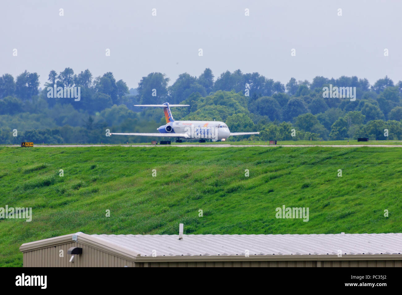 Terrain Ou Les Avions Decollent Et Atterrissent Terrain d'avion Banque de photographies et d'images à haute résolution -  Page 6 - Alamy