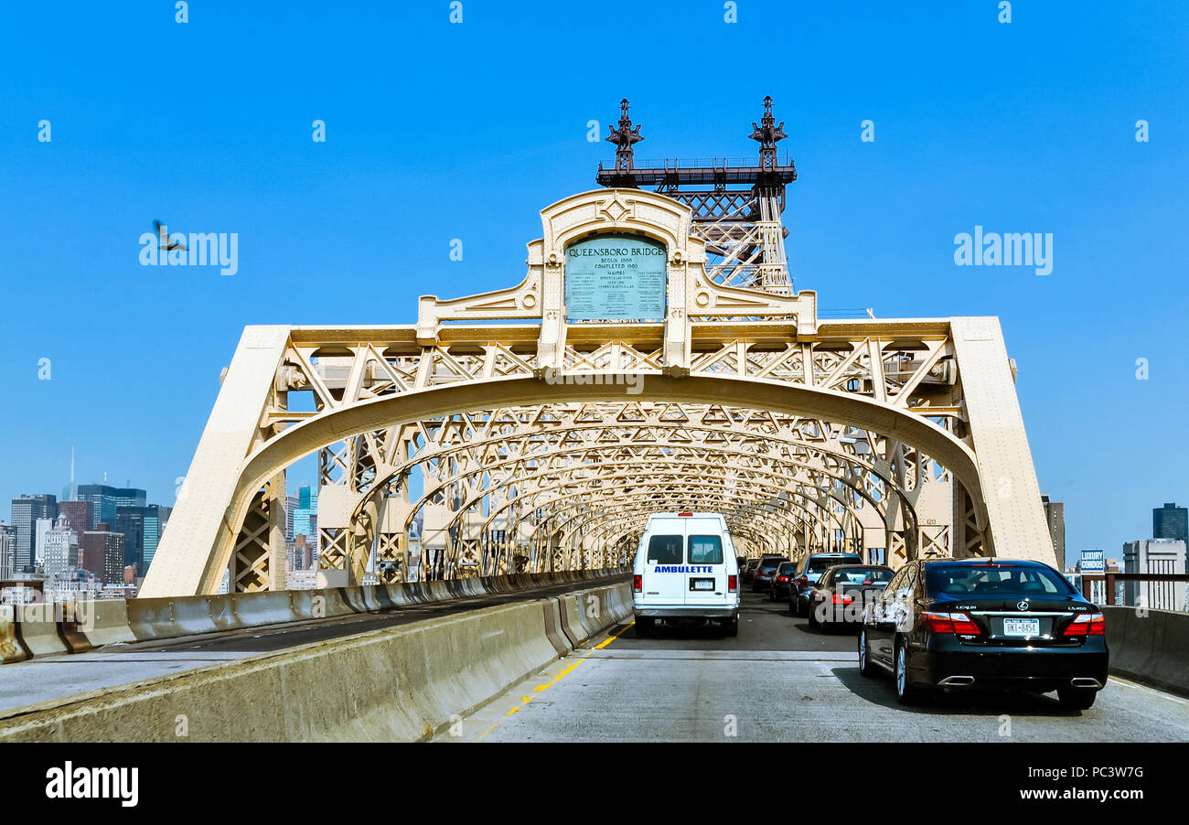 La ville de Long Island, New York/USA - juin 8, 2011 : les véhicules cross Queensboro Bridge dans Manhattan, New York) Banque D'Images
