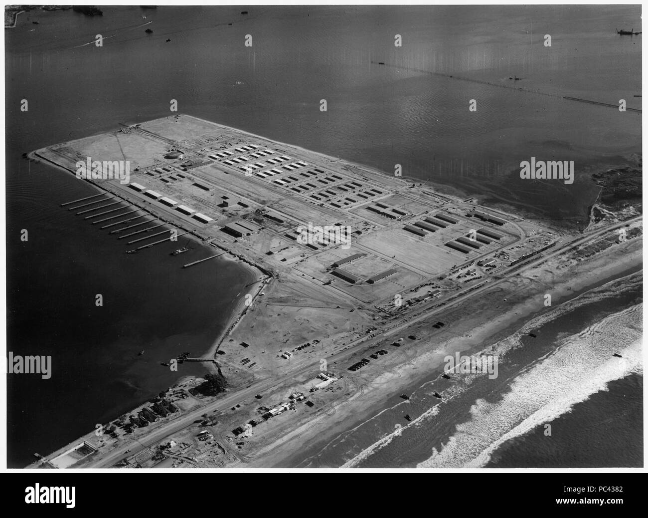 Vue aérienne de la base d'entraînement amphibie, San Diego, Californie. Altitude 700 mètres. - Banque D'Images
