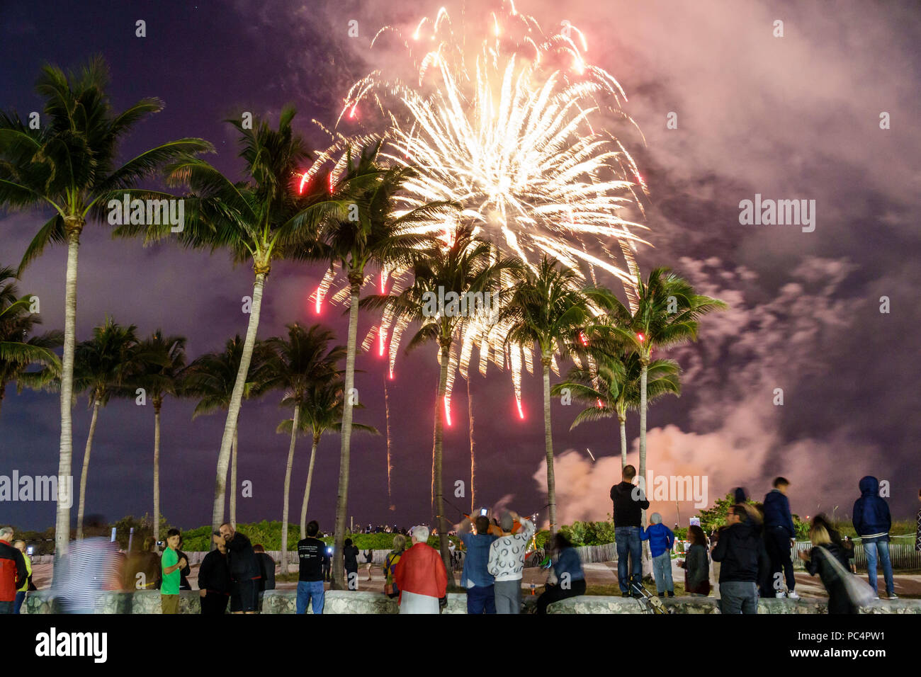 Miami Beach Floride, la Saint-Sylvestre, feux d'artifice de célébration, observation, les visiteurs voyage voyage visite touristique site touristique monuments culture culturelle, v Banque D'Images