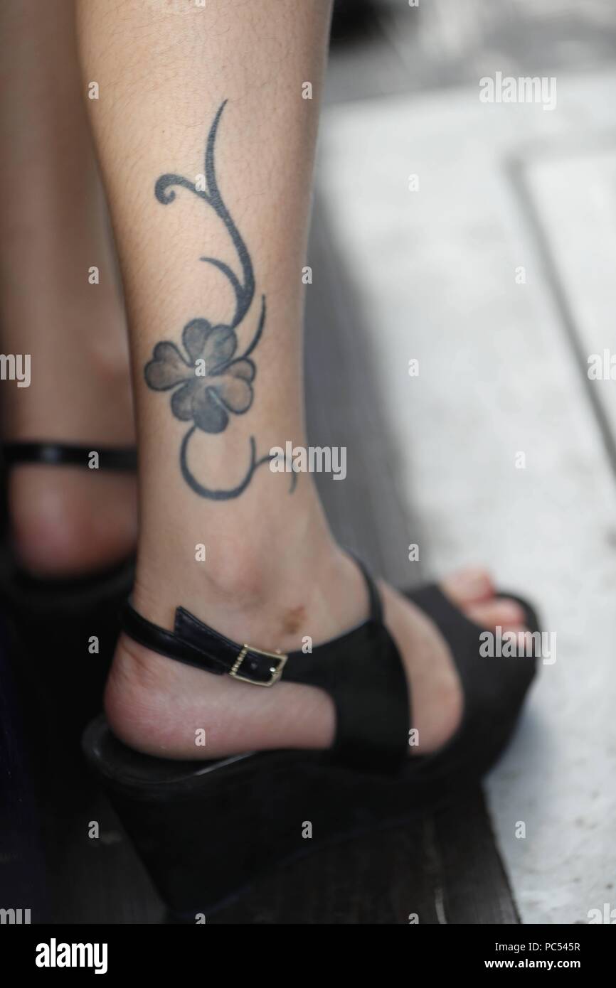 Tatouage Jambe De Fleurs Notre Annuaire Dentreprises Le
