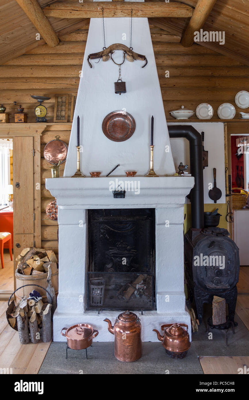 Vieille cheminée et porte Banque de photographies et d'images à haute  résolution - Alamy
