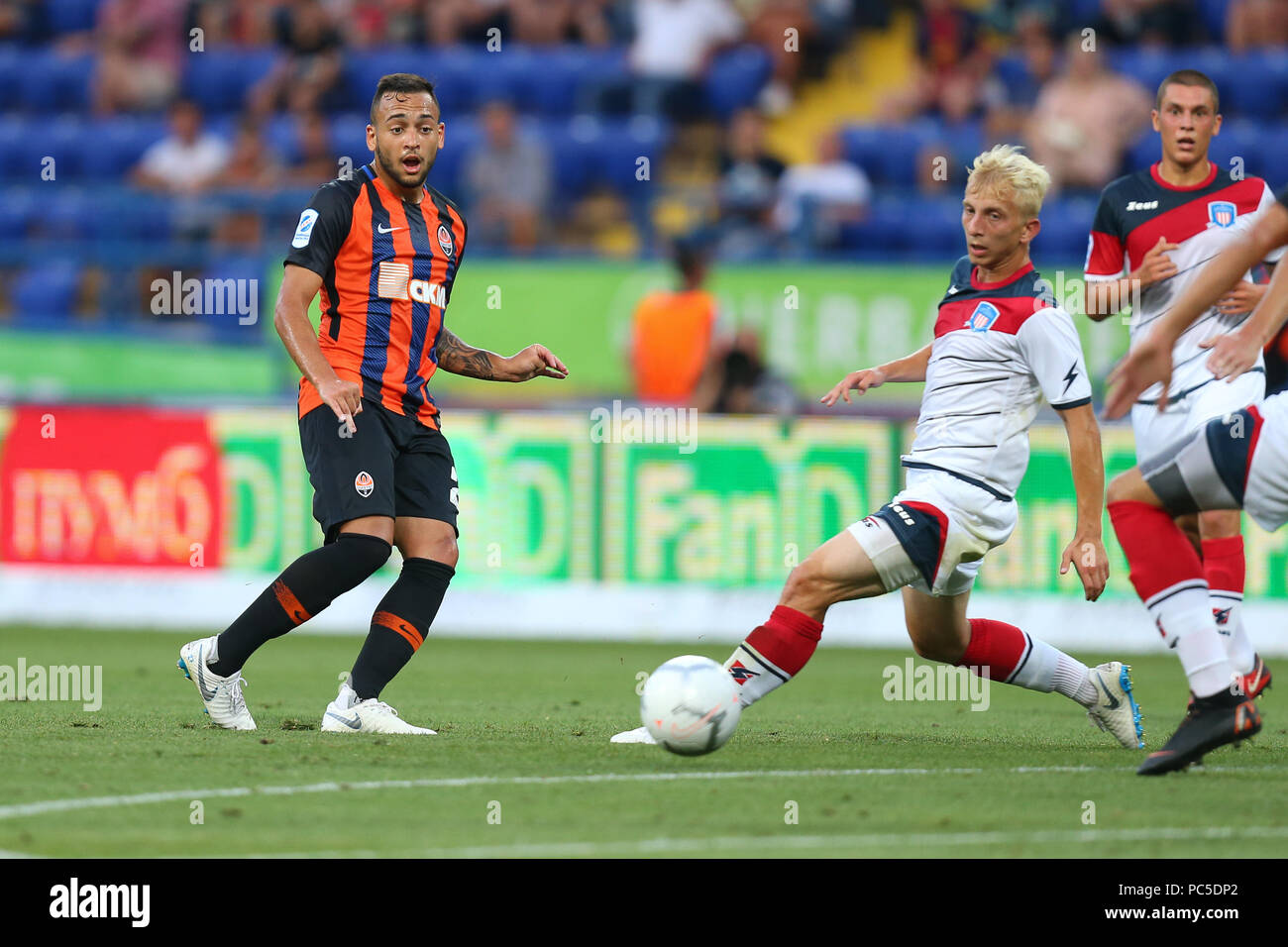 29 juillet 2018 - KHARKIV, UKRAINE : De Andrade Barberan Maycon rend un dangereux passent par des défenseurs. Ukrainian Premier League. Shakhtar Donetsk - Ar Banque D'Images