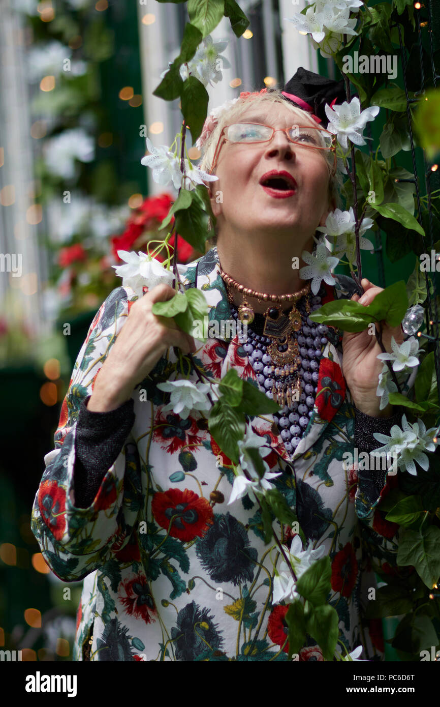 Edinburgh, Royaume-Uni. 1er août 2018. Su Pollard Stars dans son solo show "Harpie" au bas ventre d'Édimbourg. Crédit : Andrew Eaton/Alamy Live News. Banque D'Images