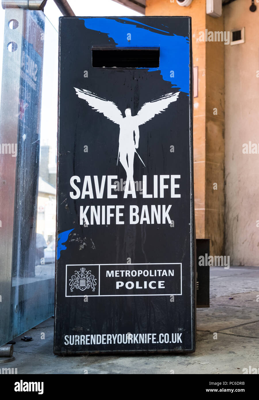 Londres, Royaume-Uni. 1er août 2018. L'ensemble de couteaux à l'extérieur de la station de police de Brixton. Crédit : Guy Josse/Alamy Live News Banque D'Images
