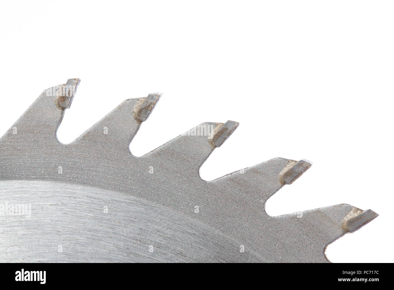Cinq dents de scie scie circulaire isolé sur fond blanc Banque D'Images
