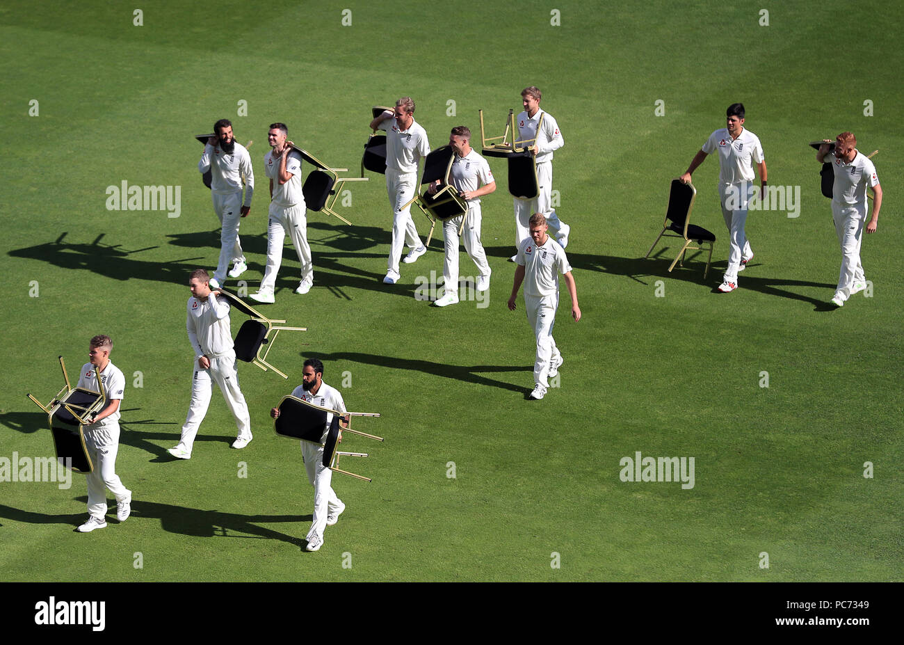 L'exécution de l'équipe de cricket de l'Angleterre au cours d'une session présidents filets à Edgbaston, Birmingham. Banque D'Images