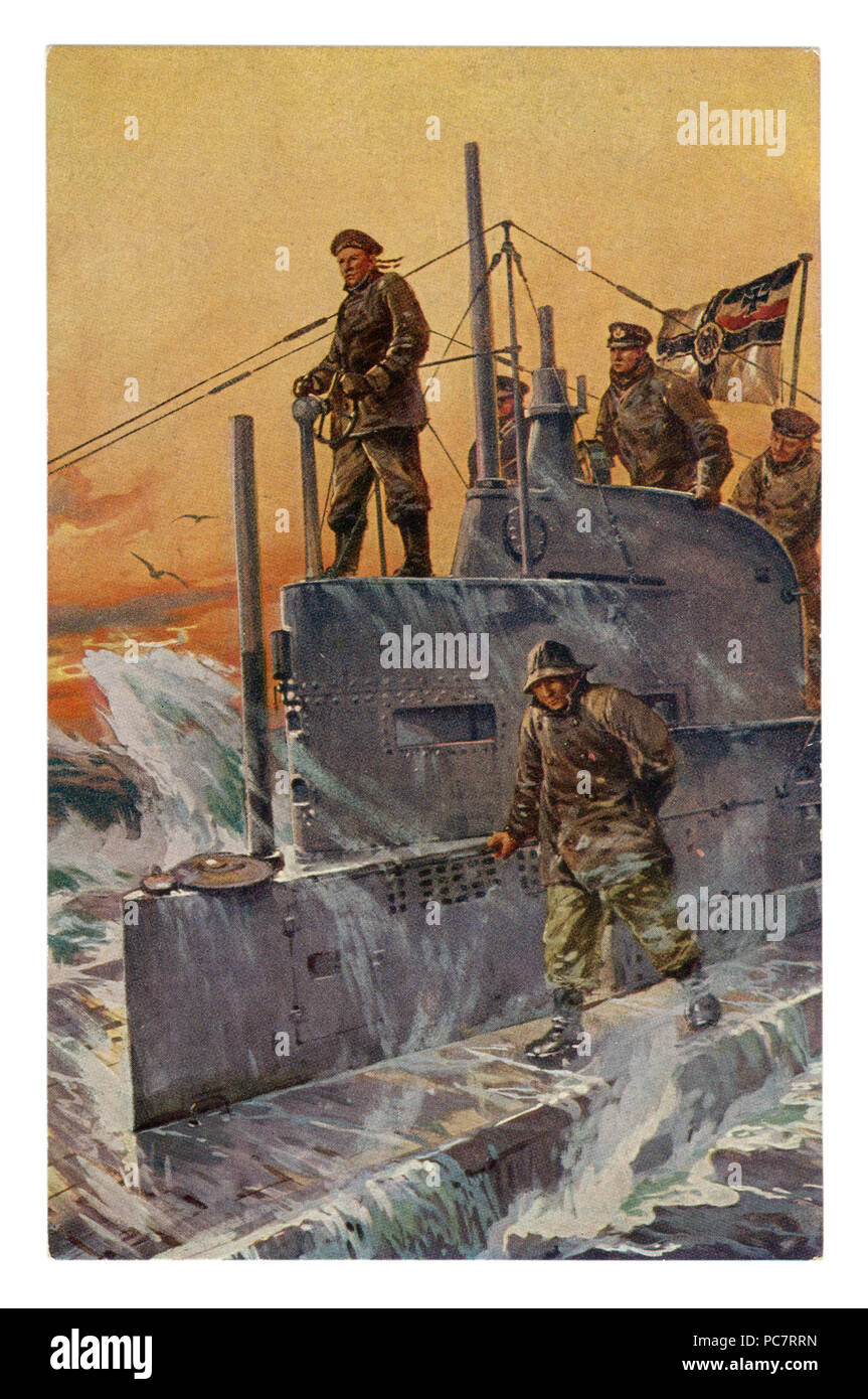 Carte postale historique allemand : sous-marin en surface voile à travers les vagues. L'équipage de quart. Carte postale Willy Stöwer artiste. la première guerre mondiale 1914-1918 Banque D'Images