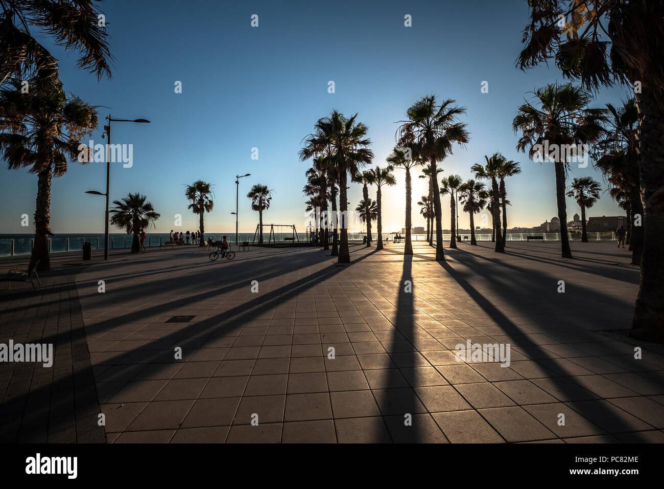 Coucher du soleil au Mirador Playa de las Mujeres, Cadiz, Espagne. Banque D'Images