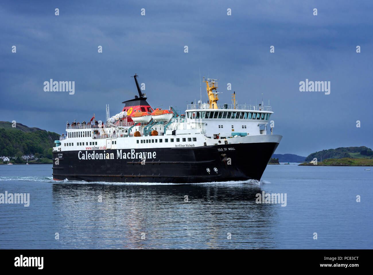 Caledonian MacBrayne ferry Isle of Mull / An t-Eilean Muileach quittant le port d'Oban Banque D'Images