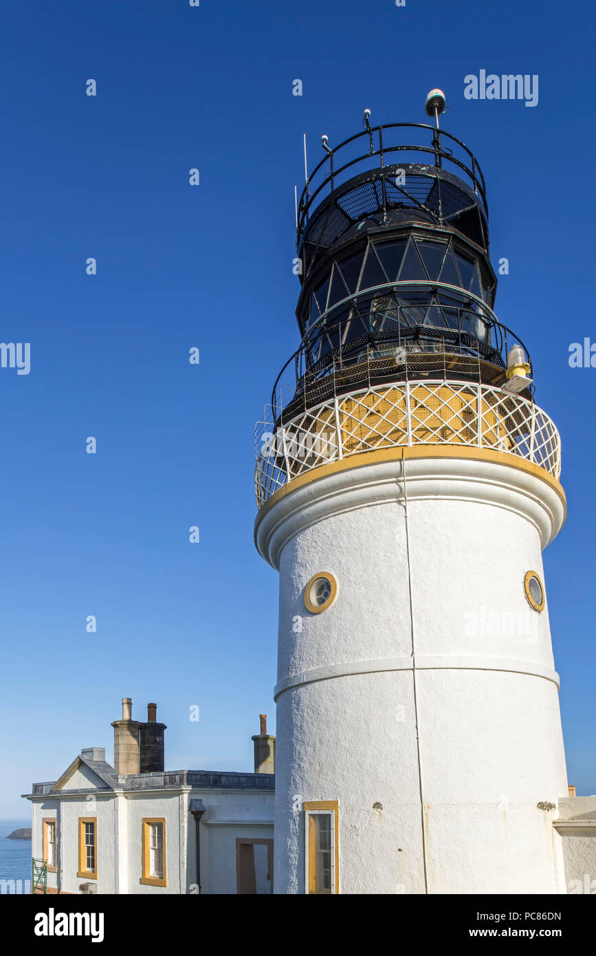 Tête' établissement"Sumburgh phare, construit par Robert Stevenson, à l'extrémité sud de la partie continentale du Shetland, Écosse, Royaume-Uni Banque D'Images