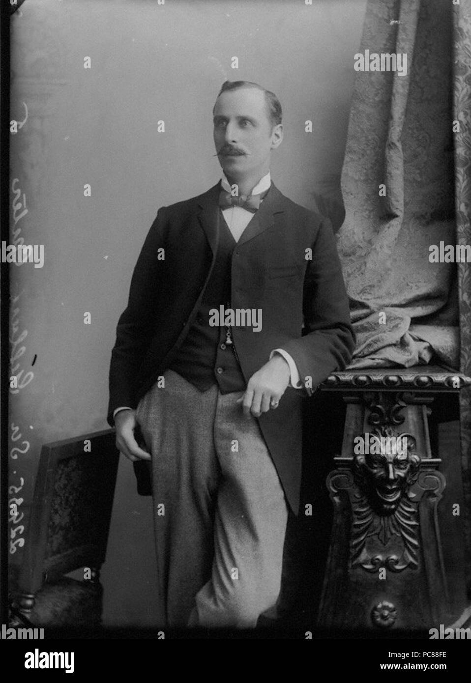 Par Alexander Bassano, négatif au collodion, 1893 81 Sir Gilbert Thomas Gilbert-Carter par Alexander Bassano 1893 NPG x6205 Banque D'Images