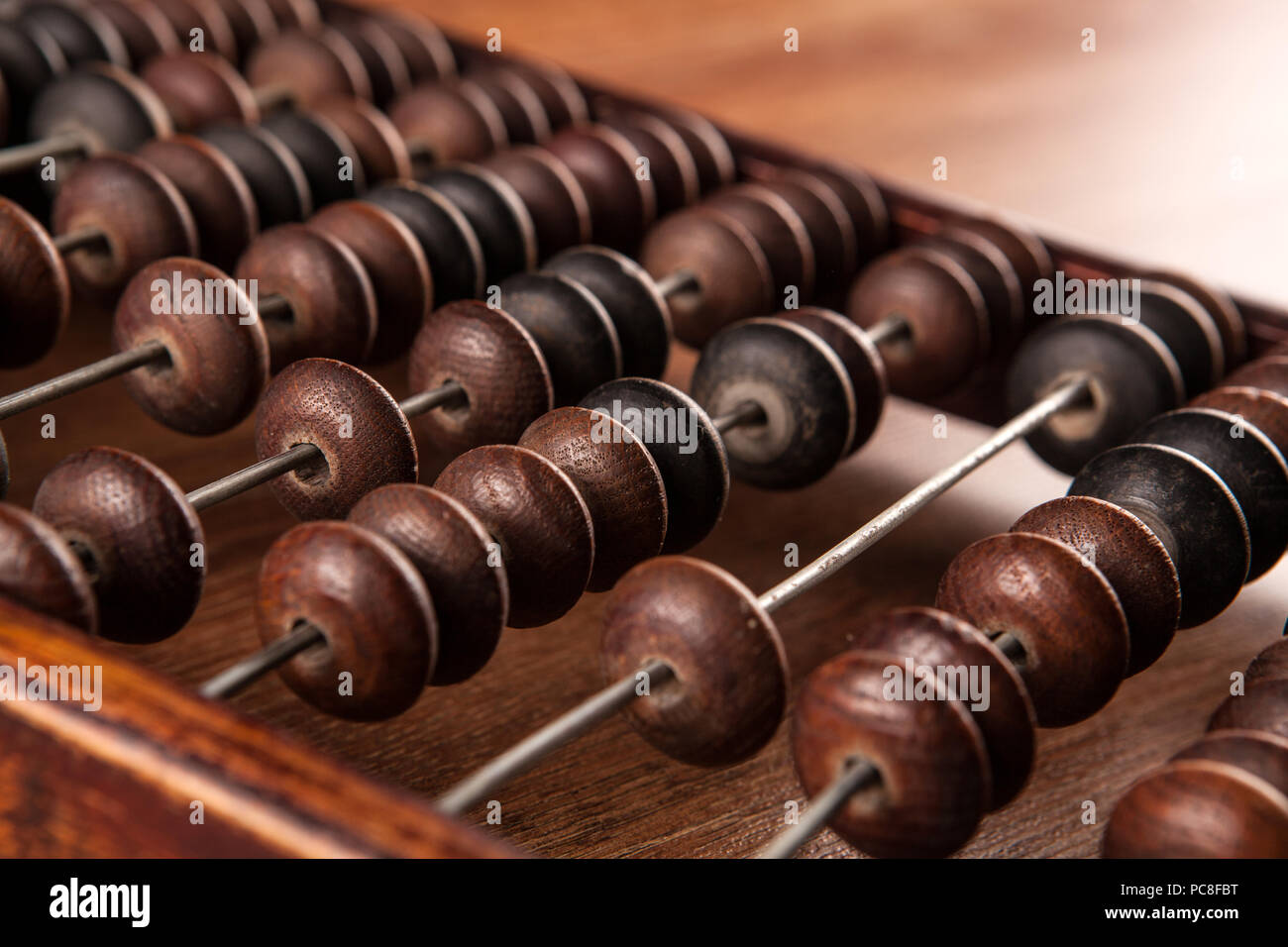 Antique sur une grande table en bois d'Abacus close up Banque D'Images