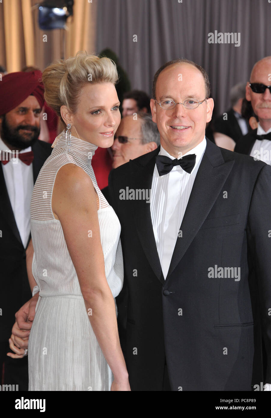 Le Prince Albert II de Monaco et la Princesse Charlene  169 arrivant à l'Oscar - 84e Academy Awards - 2012 à l'Hollywood et Highland Theatre de Los Angeles.Le Prince Albert II de Monaco et la Princesse Charlene  169 ------------- Red Carpet Event, Vertical, USA, Cinéma, Célébrités, photographie, Bestof, Arts, Culture et divertissement, Célébrités Topix fashion / Vertical, Best of, événement dans la vie d'Hollywood, Californie - Tapis rouge et en backstage, USA, Cinéma, Célébrités, cinéma, télévision, Célébrités célébrités Musique, Photographie, arts, Bestof de la Culture et du divertissement, à Banque D'Images