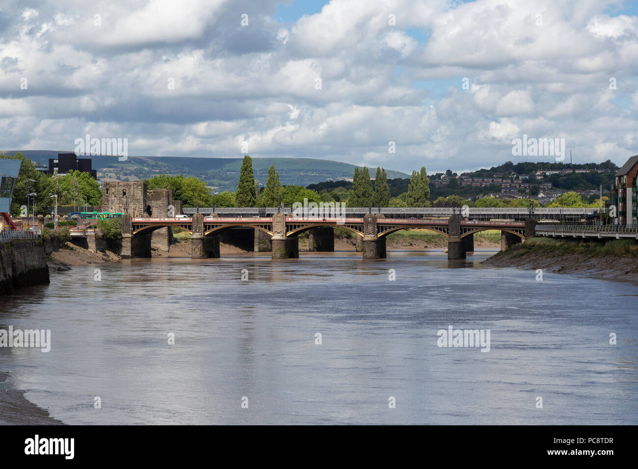 Newport, Gwent, Monmouthshire, George Street Bridge sur la rivière Usk Banque D'Images