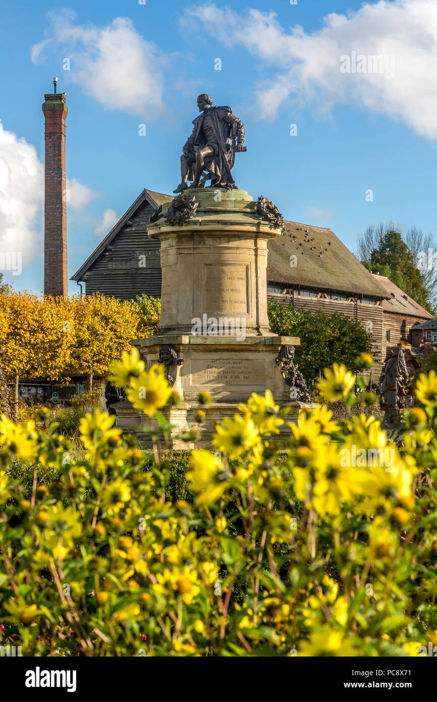 Des statues dans les jardins de Bancroft à Stratford upon Avon Banque D'Images