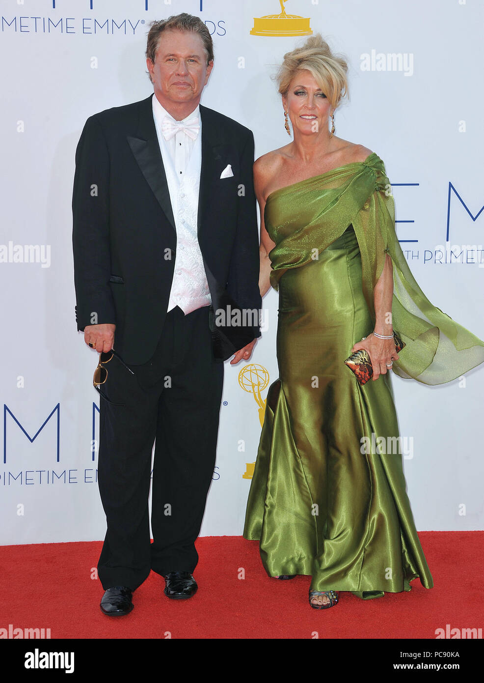 Tom Berenger et femme au 64e PRIMETIME EMMYS Arrivée à le Nokia Theatre de Los Angeles.Tom Berenger et femme ------------- Red Carpet Event, Vertical, USA, Cinéma, Célébrités, photographie, Bestof, Arts, Culture et divertissement, Célébrités Topix fashion / Vertical, Best of, événement dans la vie d'Hollywood, Californie - Tapis rouge et en backstage, USA, Cinéma, Célébrités, cinéma, télévision, Célébrités célébrités musique, photographie, Arts et culture, Bestof, divertissement, Topix, verticale de la famille de l'année 2012, enquête tsuni@Gamma-USA.com , Mari et femme Banque D'Images