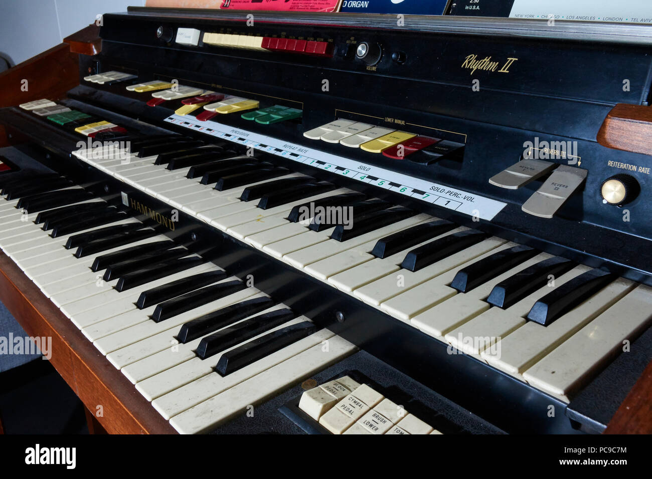2 clavier de piano rythmique Hammond Photo Stock - Alamy