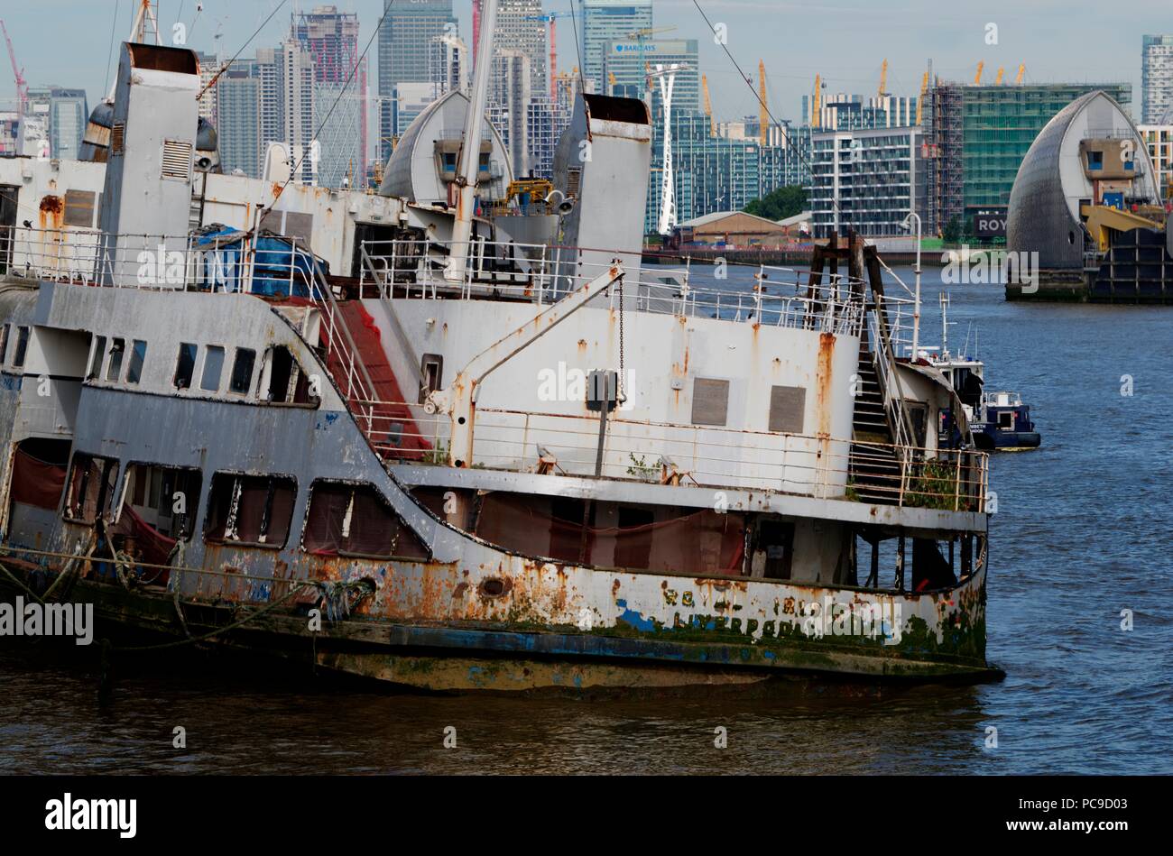 Woolwich, Londres, Royaume-Uni, le 23 juin 2018 : Ancienne Dabinda (Liverpool) MV Iris Royal, le mensonge en ruine et amarré à la Tamise ( Banque D'Images