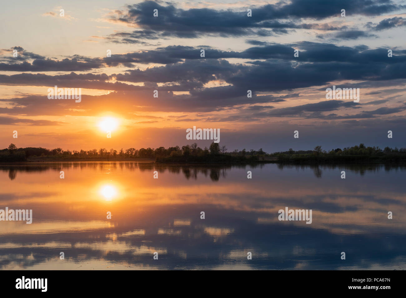 Le coucher du soleil, Crex Meadows Wildlife Management Area, WI, États-Unis d'Amérique, par Dominique Braud/Dembinsky Assoc Photo Banque D'Images