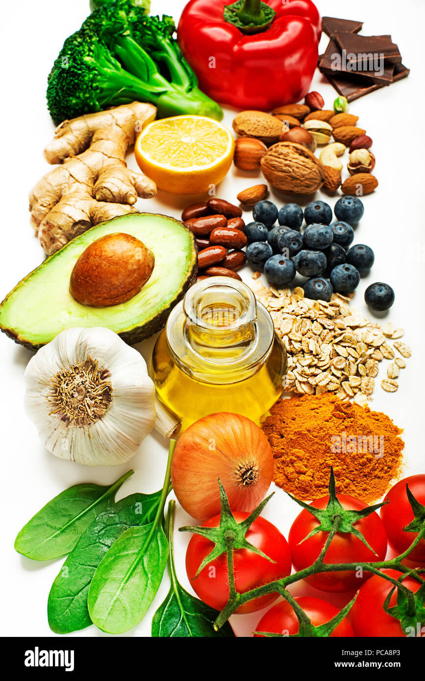 La sélection d'aliments sains avec des fruits de noix et de légumes. Régime alimentaire sain pour le cœur des aliments et Cholestérol Diabète. Banque D'Images