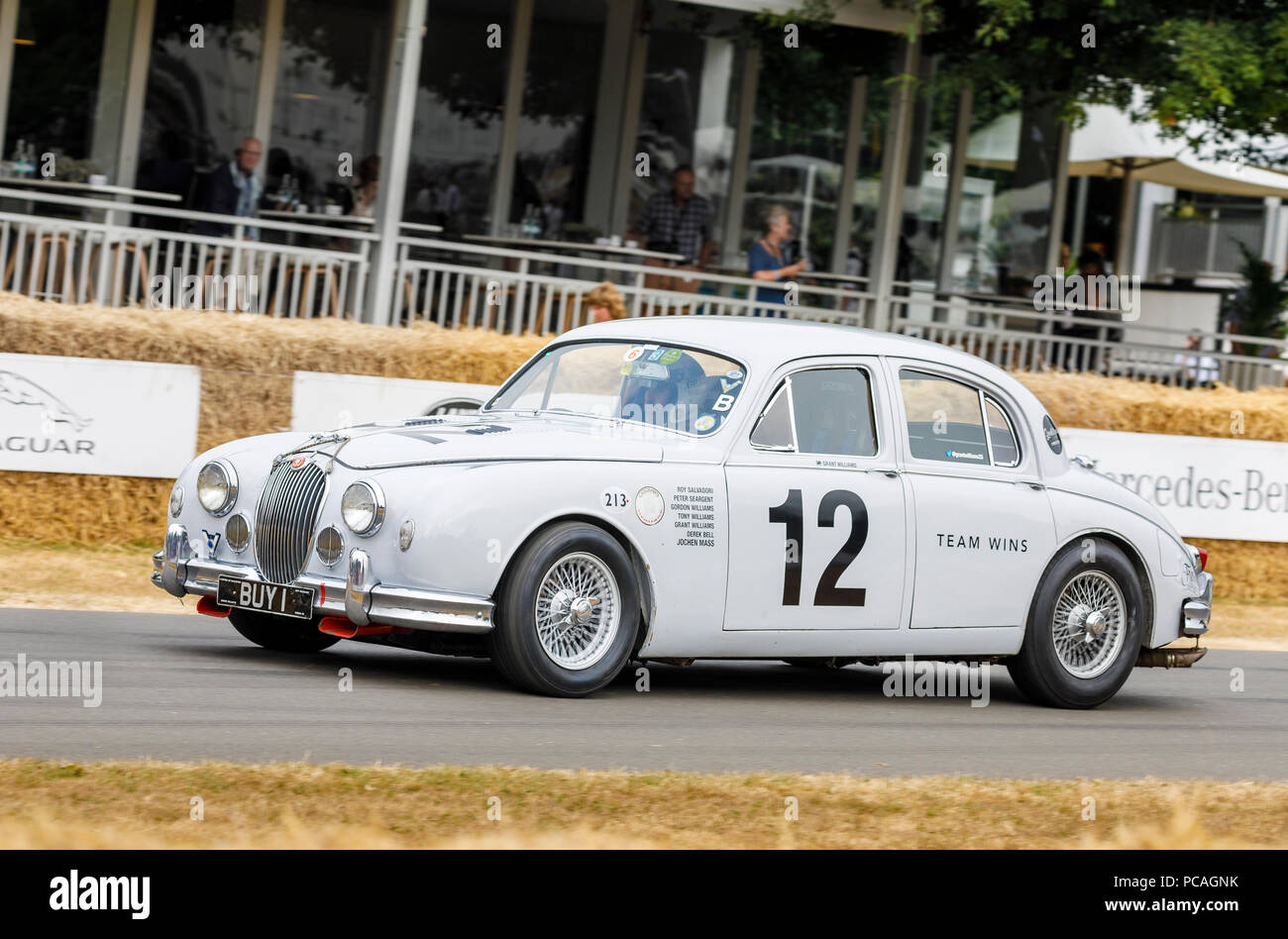 1959 Jaguar MkI, été pilotée par Roy Salvadori dans les BSCC, ici conduit par Grant Williams à la 2018 Goodwood Festival of Speed, Sussex, UK. Banque D'Images