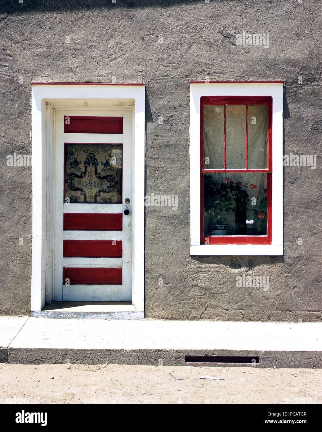 Porte et fenêtre dans une maison hispano-américaine, Noone, Nouveau Mexique Juillet 1940 Banque D'Images