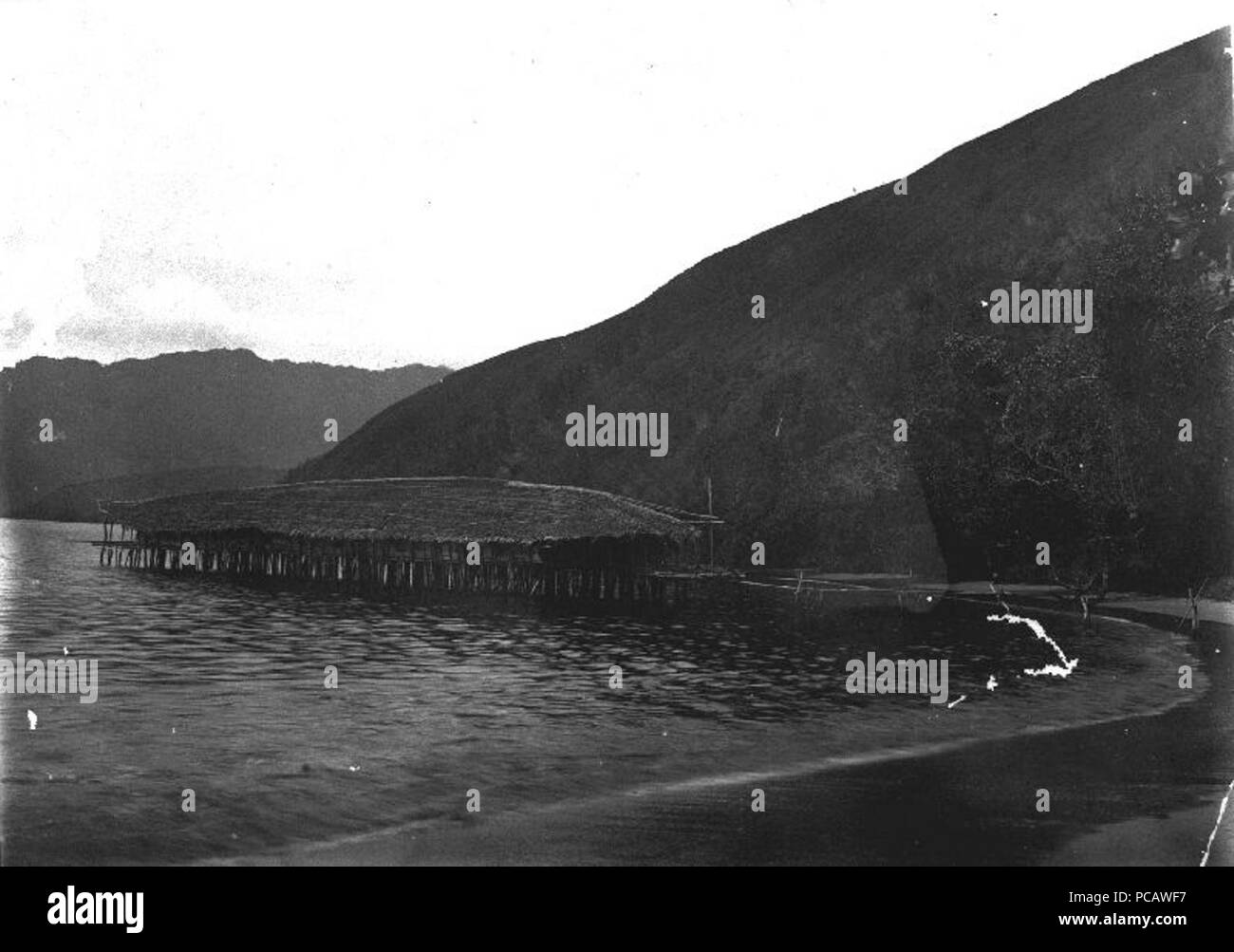 64 vue sur la baie y compris pile chambre à Siari - Collectie stichting Nationaal Museum van Wereldculturen - TM-60014973 Banque D'Images