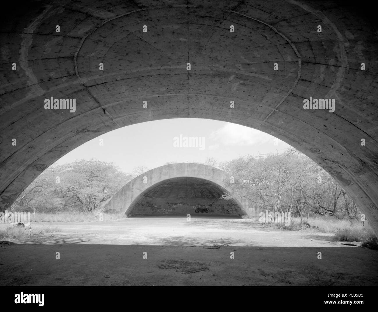 Les refuges d'aéronefs au MCAS Ewa (intérieur). Banque D'Images