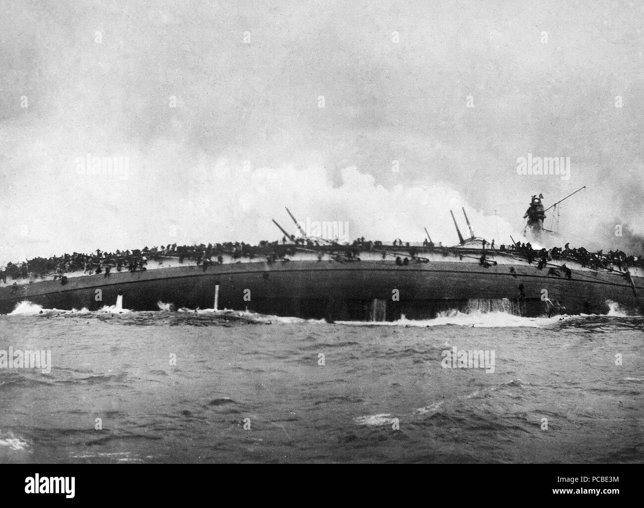 Naufrage du croiseur allemand Bluecher, dans l'engagement naval entre cuirassés allemands et britanniques en mer du Nord, le 24 janvier 1915. Banque D'Images