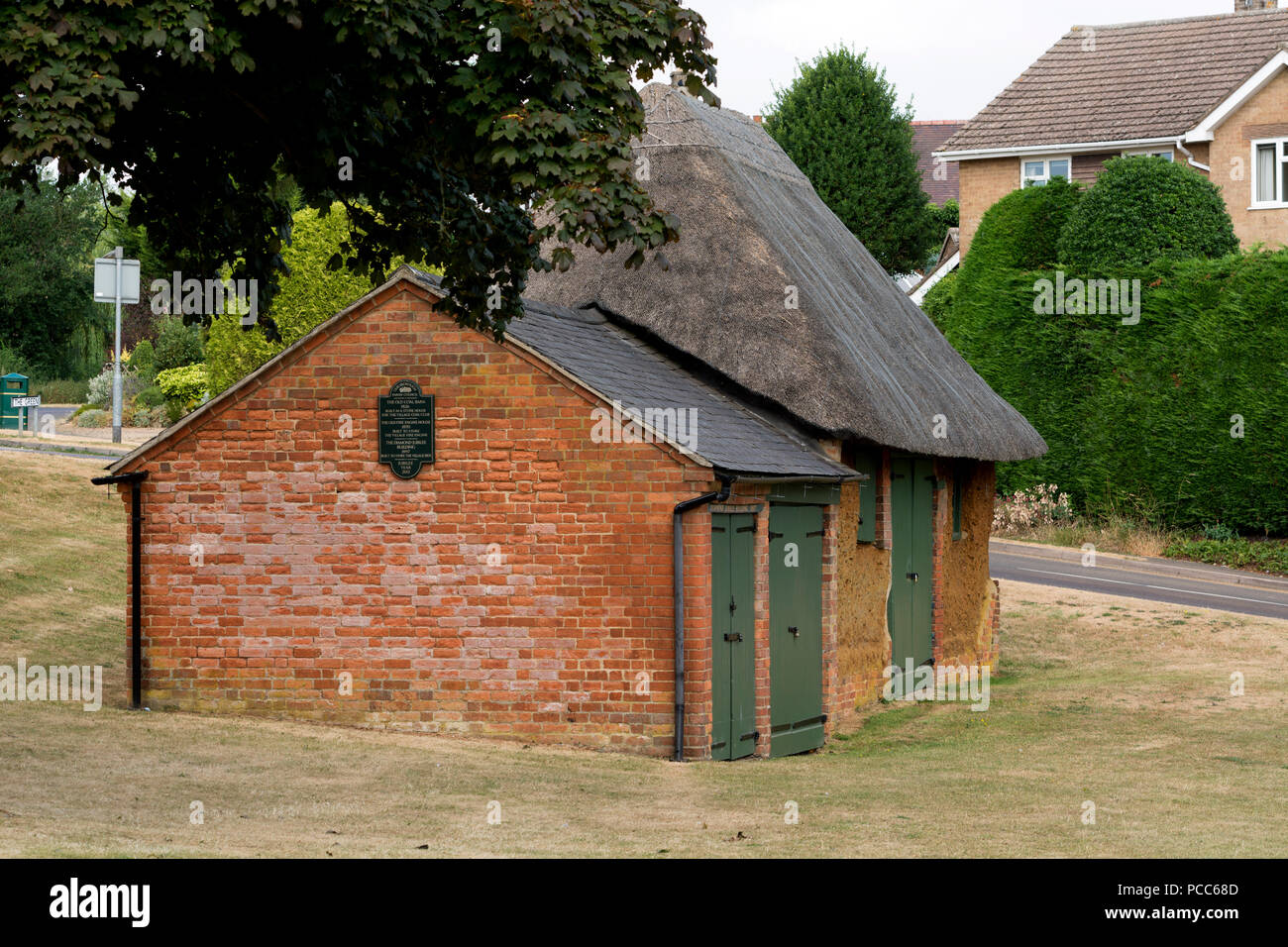 L'ancienne grange du charbon et Fire Engine House, Guilsborough, Northamptonshire, England, UK Banque D'Images