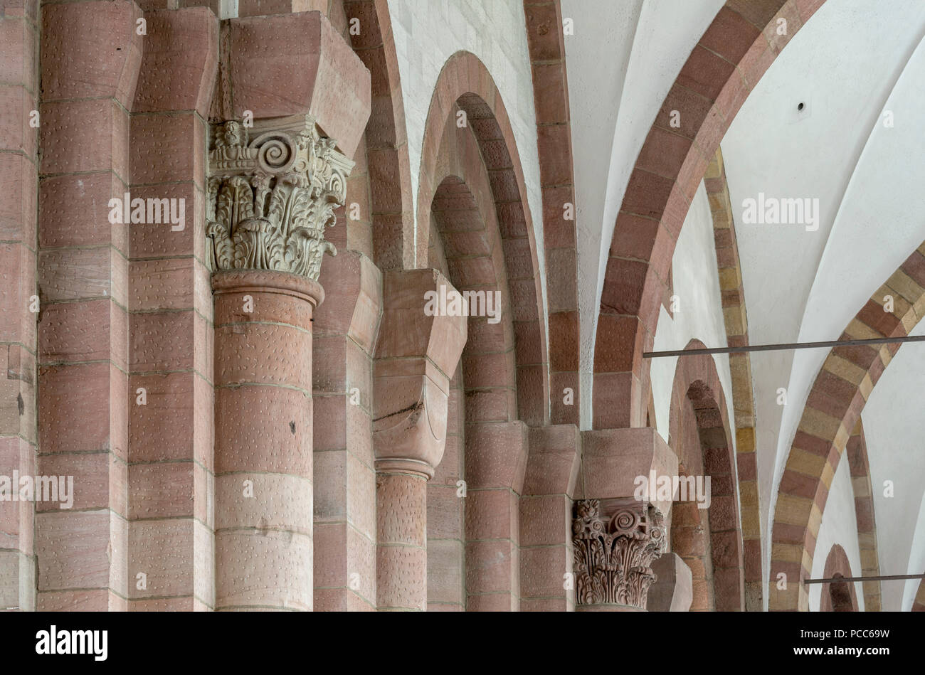 Speyer, Domkirche St Maria und Saint Stéphane, Speyerer Dom, Kaiserdom, Innenraum, Kapitell Mittelschiff im Banque D'Images